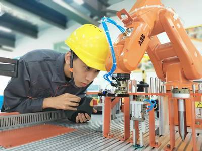 福建工業(yè)學校 中職旗艦賦能，擁抱出彩人生——工業(yè)機器人專業(yè)的時代召喚